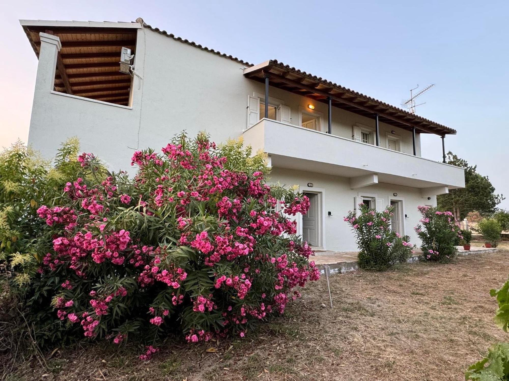 Kouros Apartments Litheres Экстерьер фото